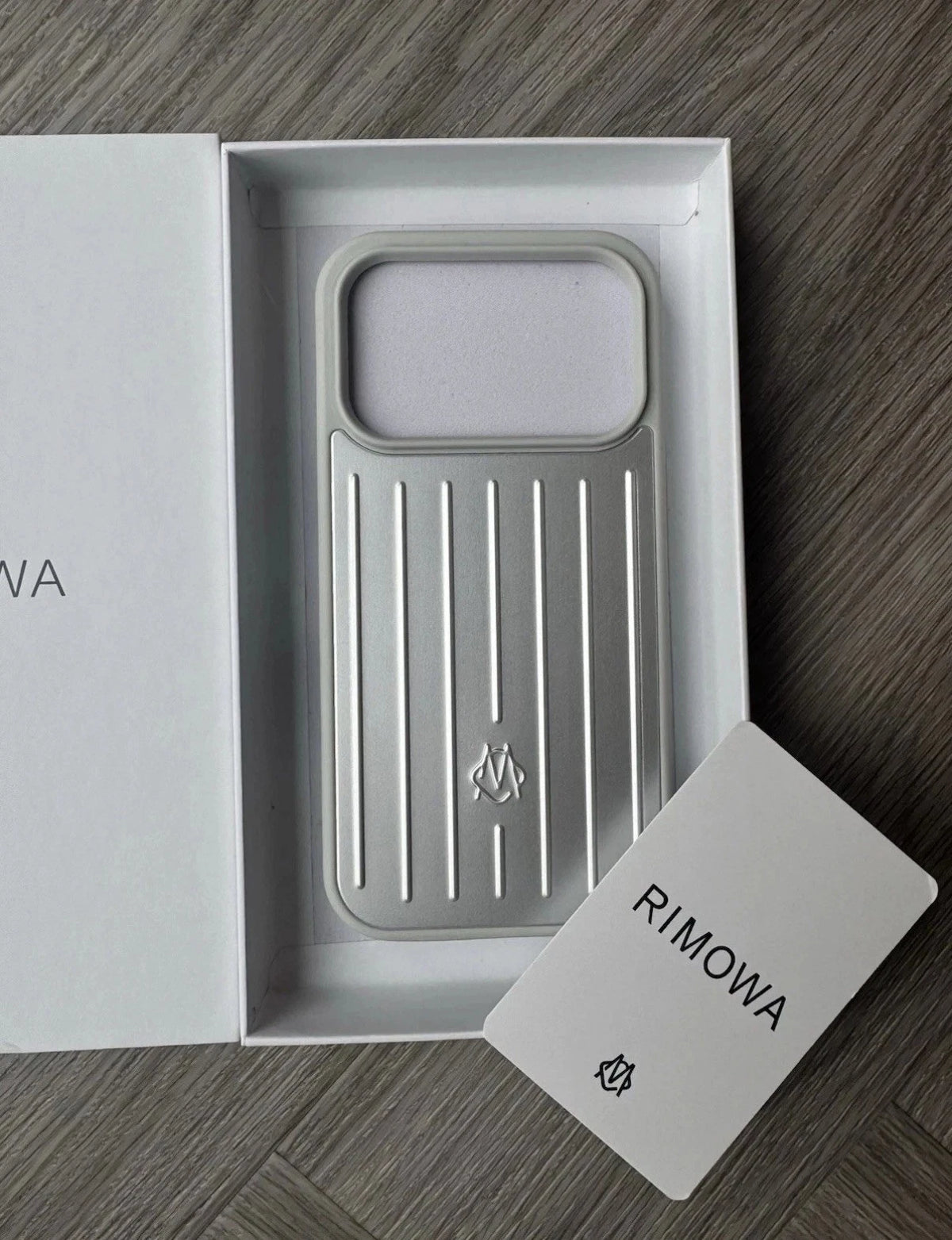 Premium Aluminum iPhone 17 Pro Max Case – Silver RIMOWA Style Protective Cover